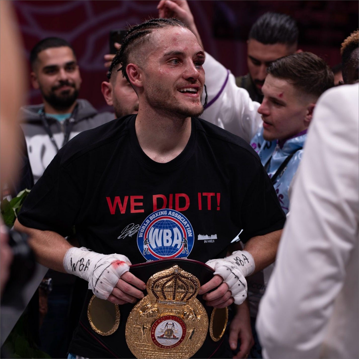 T-Shirt „WE DID IT! – WBA Gold Champion Shirt 2025“ (Limited Edition)