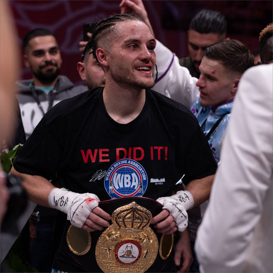 T-Shirt „WE DID IT! – WBA Gold Champion Shirt 2025“ (Limited Edition)
