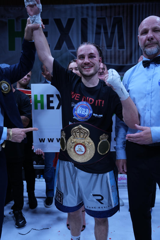 T-Shirt „WE DID IT! – WBA Gold Champion Shirt 2025“ (Limited Edition)